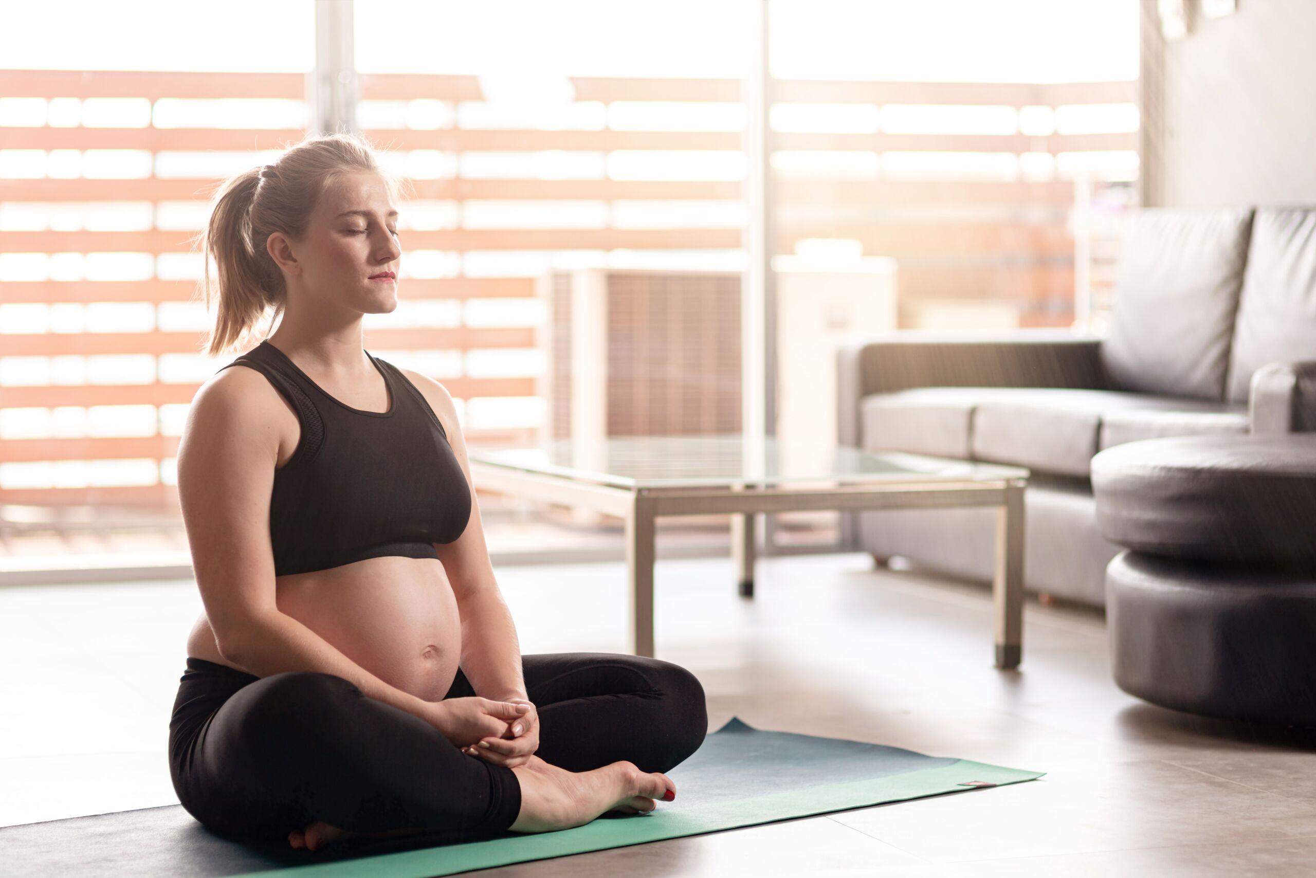 practicar yoga en el embarazo